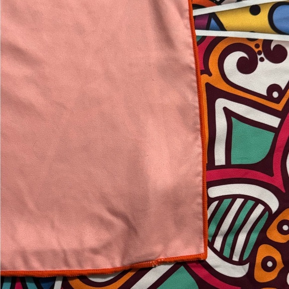 House of Clouds Microfiber Beach Towel Tropical Vacation Wrap Geometric Pattern - Picture 3 of 5